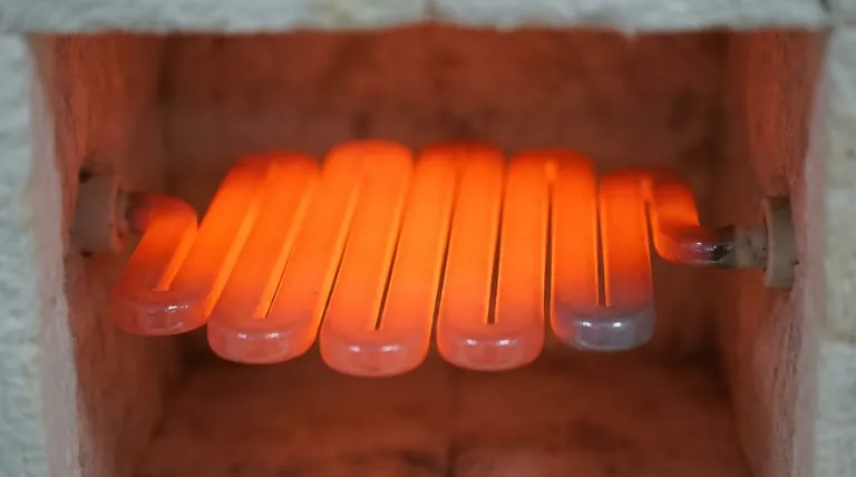 MoSi2 발열체의 실리카 층의 목적은 무엇입니까? 고온 보호의 핵심을 발견하십시오