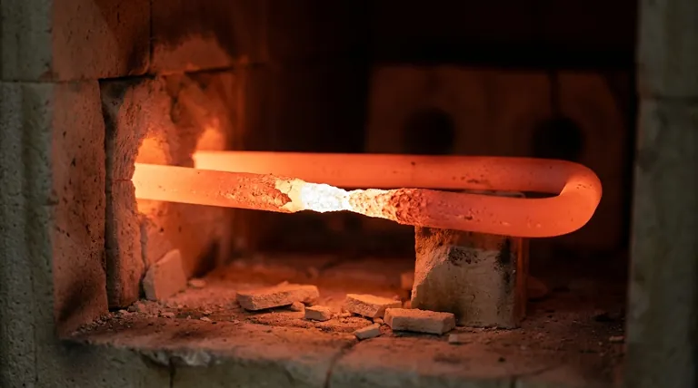 MoSi2 발열체는 일반적으로 어떻게 고장나나요? 점진적인 열화 과정을 이해하세요