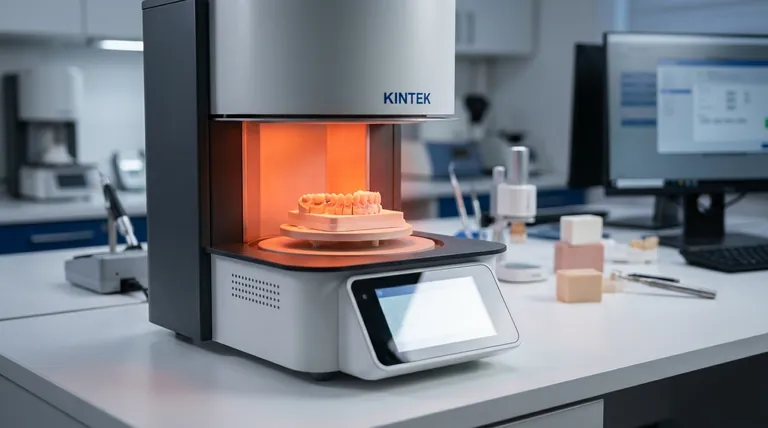 Comment les fours à porcelaine contribuent-ils à la qualité des restaurations dentaires ? Assurer la résistance, l'esthétique et l'ajustement