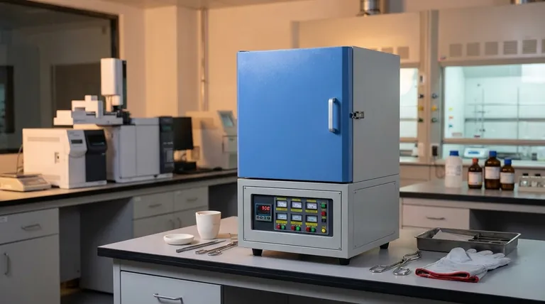 Quais são os componentes principais de um forno mufla, conforme mostrado em seu diagrama? Descubra sua Arquitetura Central