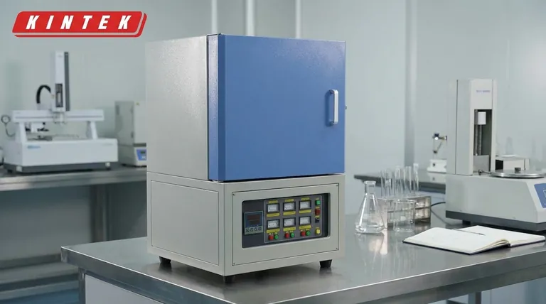 머플로(muffle furnace)는 어떻게 균일하고 정확하게 고온을 달성할까요? 정밀 열처리를 위한 설계 비밀을 알아보세요