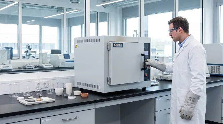 어떤 산업에서 주로 전기로를 사용하나요? 정밀한 고온 처리에 필수적인 장비