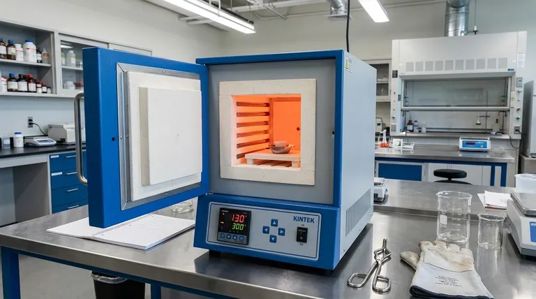 كيف تقارن فرن الكوة بغيره من أنواع أفران الصهر المخبرية؟ اكتشف الأنسب لمختبرك