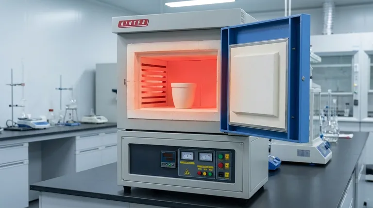 Comment les fours à moufle empêchent-ils la contamination des matériaux pendant le chauffage ? Assurez la pureté grâce à une technologie d'isolation avancée