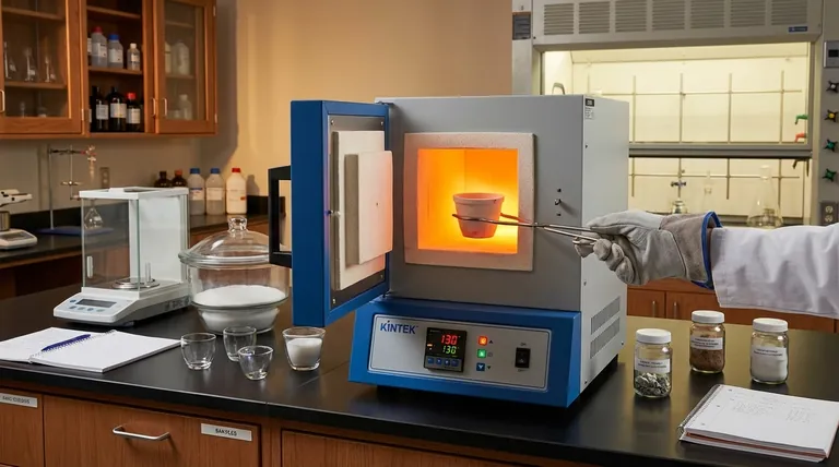 ما هي التطبيقات الرئيسية لأفران المحفظة (muffle furnaces)؟ أطلق العنان للمعالجة النظيفة وذات درجات الحرارة العالية لمختبرك