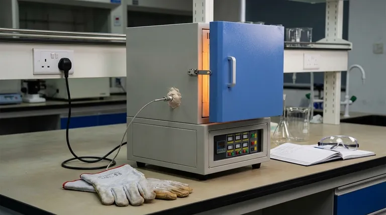 Quelles sont les étapes de la mise en place d'un four à moufle avant utilisation ? Assurez la sécurité et la précision dans votre laboratoire