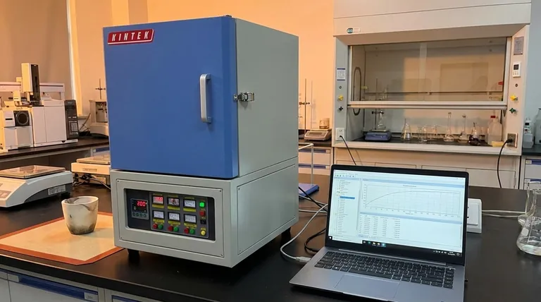 머플로(Muffle Furnace)의 온도 제어 시스템은 어떻게 작동하나요? 실험실을 위한 정밀 열처리를 실현하세요