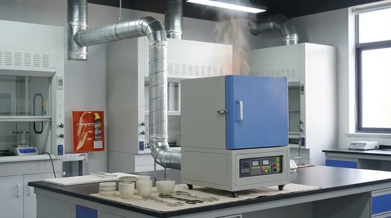 일부 머플로(muffle furnace)의 배기 시스템은 안전에 어떻게 기여합니까? 위험을 방지하고 안전한 작동을 보장합니다.