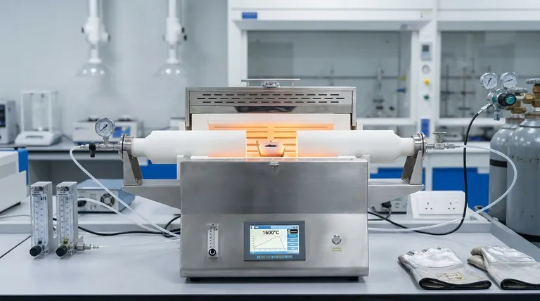 Qu'est-ce qu'un four tubulaire en alumine ? Essentiel pour le traitement des matériaux à haute température et sans contamination