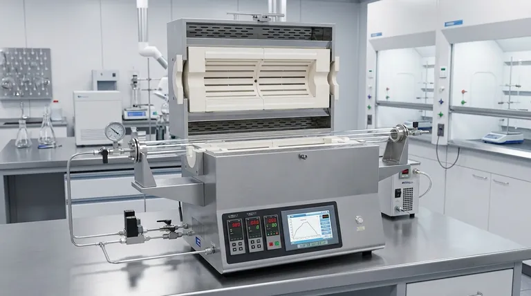 Quelles fonctionnalités supplémentaires un four tubulaire fendu peut-il avoir ? Augmentez la précision et le contrôle de votre laboratoire