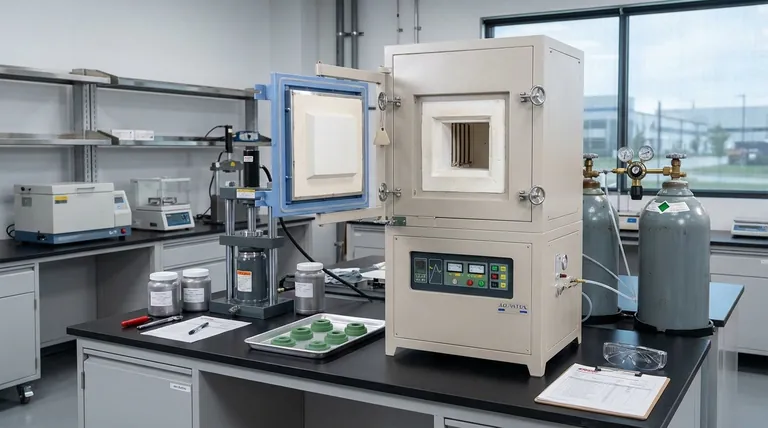 Comment le four à chambre à atmosphère protectrice est-il utilisé dans la métallurgie des poudres ? Essentiel pour le frittage des poudres métalliques