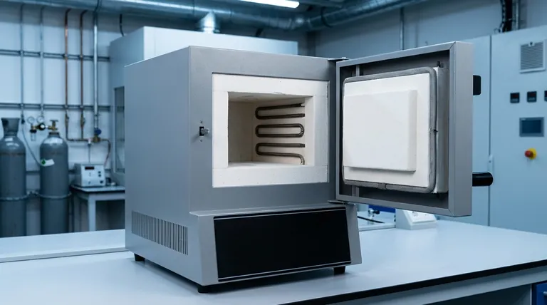 Quels avantages les fours à cornue offrent-ils dans les applications industrielles ? Contrôle supérieur pour des résultats de haute qualité