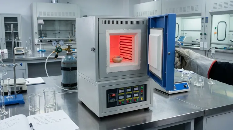 マッフル炉は化学反応においてどのような役割を果たしますか?正確で汚染のない熱処理を実現する