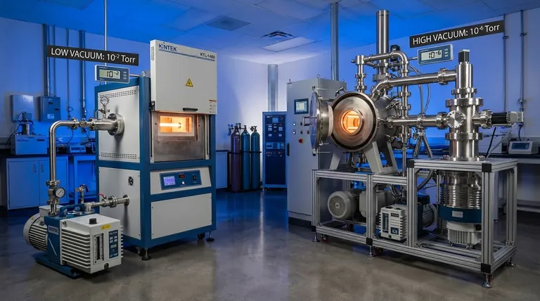 Quelles sont les principales différences dans les systèmes de pompage entre les fours à vide faible et les fours à vide poussé ? Choisissez le bon système pour votre procédé
