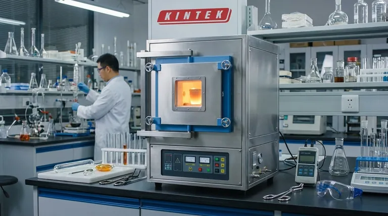 Quel rôle jouent les fours électriques de type boîte dans l'industrie du verre ? Essentiel pour la R&D et les tests de précision