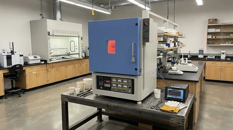 Pourquoi les fours électriques de type boîte sont-ils indispensables dans l'industrie et les laboratoires ? Libérez la précision et la polyvalence du traitement thermique