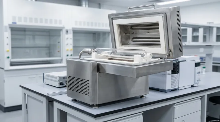 Quali vantaggi strutturali offrono i forni a tubo sottovuoto? Ottenere purezza e precisione nella lavorazione dei materiali