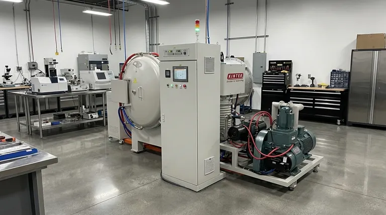 ما هي مزايا الأفران الفراغية للتلبيد؟ تحقيق جودة مواد وتحكم فائقين