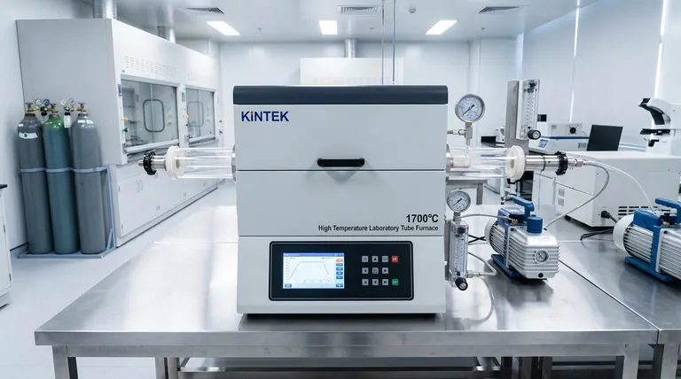 كيف يعمل فرن الأنبوب المفرغ؟ إتقان المعالجة الدقيقة للمواد في درجات حرارة عالية