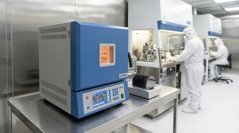 Quel rôle les fours à moufle jouent-ils dans l'industrie des semi-conducteurs ? Essentiels pour le traitement thermique de précision dans la fabrication de puces