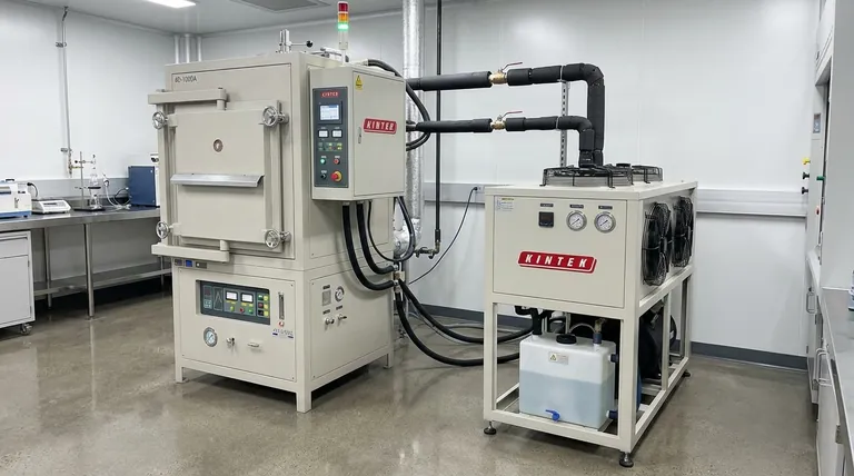 Quelle est la durée de vie typique d'un refroidisseur de four sous vide ? Prolongez-la à 15 ans et plus avec des soins appropriés