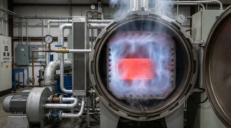 Quelle est la fonction du système de refroidissement gazeux dans un four vertical sous vide ? Obtenir un refroidissement rapide et contrôlé pour des résultats supérieurs