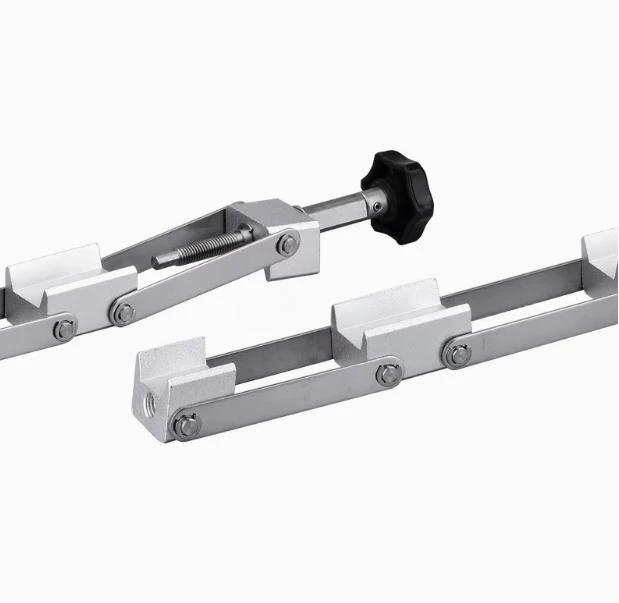 Detail of chain clamp mechanism