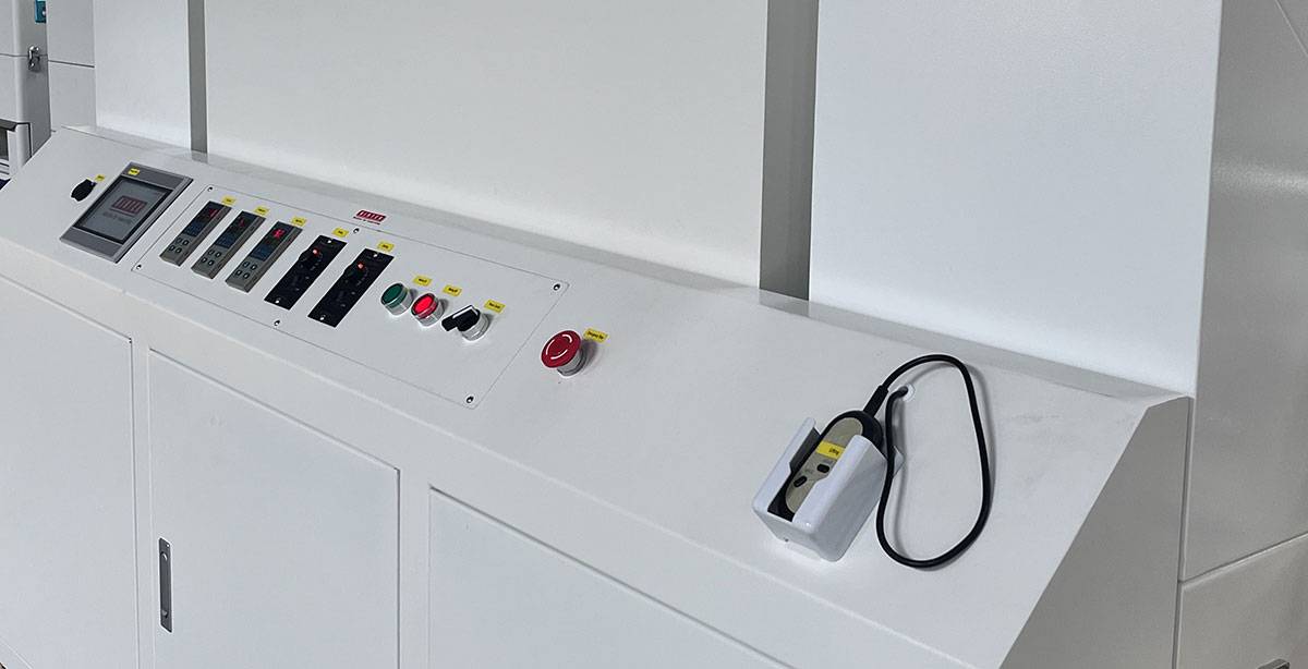 Detail of the operating table of the vacuum sealed continuous working rotary tube furnace 1